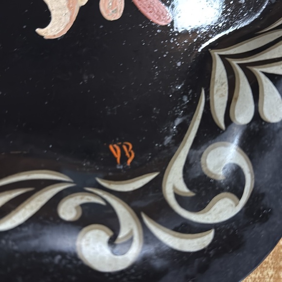 ***VINTAGE***hand-painted tin tray 18”x12” black background - Picture 3 of 7